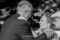 Trouwfotografie Friesland - vader dochter moment - emoties tijdens bruiloft - trouwfotograaf Friesland - lindafoto.nl